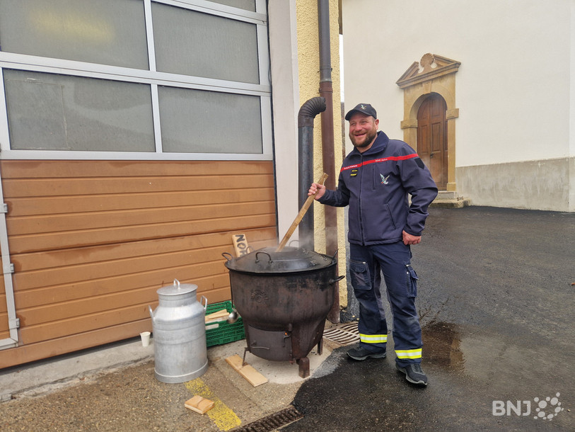 Kevin Brocard a pris le relais de la soupe aux pois pendant la journée du Téléthon à Couvet.