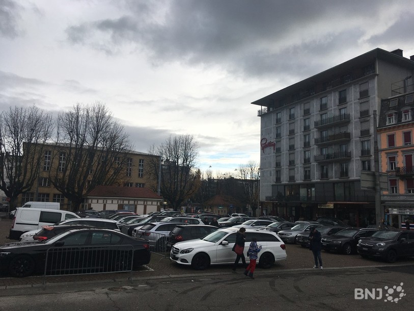 Selon les autorités, l'accès à la place est devenu plus facile en raison de l'absence de poteaux. 