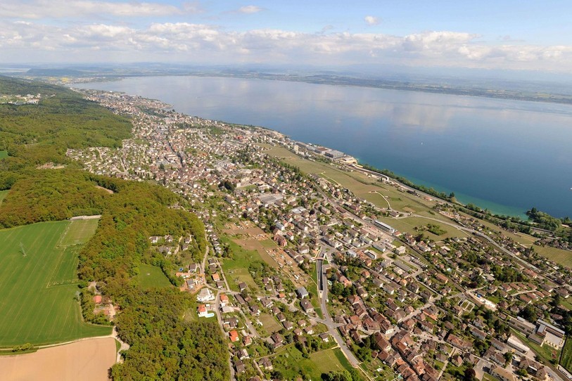 Neuchâtel s'étale désormais des portes de Corcelles à La Coudre. (Photo: Ville de Neuchâtel).