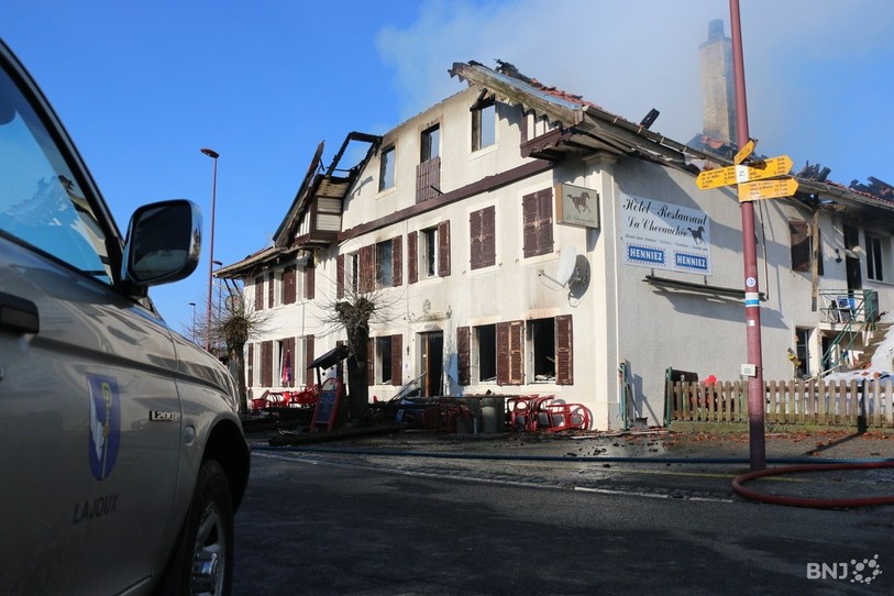 Le restaurant La Chevauchée avait été la proie des flammes en février dernier. (Photo : archives)