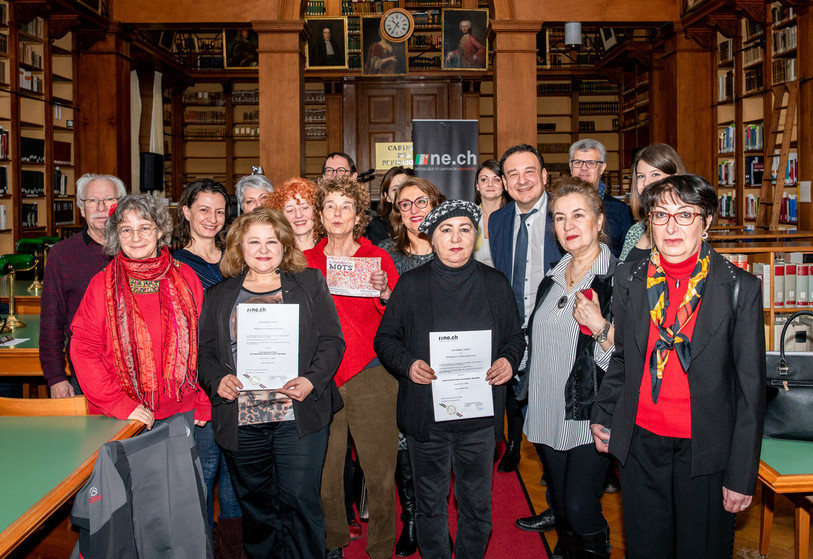 Les amis des lundis pour « Les Lundis des mots » et le Centre culturel iranien neuchâtelois avaient remporté le prix l'année passée. (Photo : SP-Chancellerie d’État).