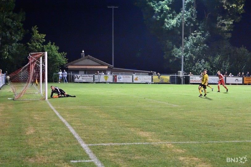 La pelouse de Tavannes est trop étroite pour évoluer en 2e ligue interrégionale de football (photo : archives).