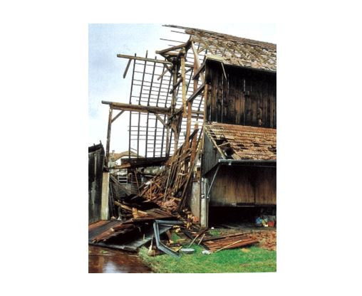 Une remise àBonfol après le passage de Lothar le 26 décembre 1999. (Photo: ECA Jura)