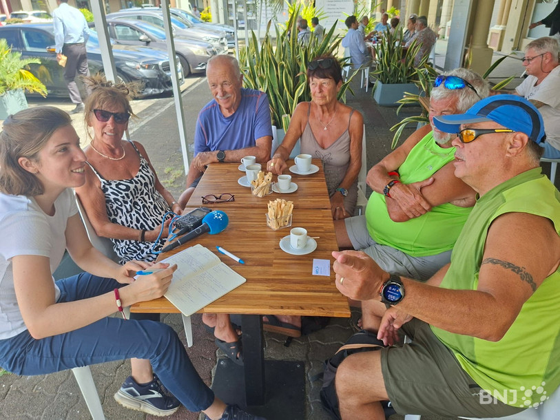 Ce groupe d'amis du Jura et du Jura bernois se retrouve régulièrement à Maurice. Certains sont des touristes réguliers, d'autres, à la retraite, se sont installés sur l'île.