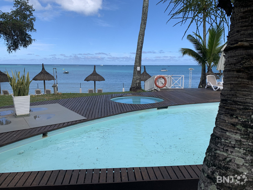 A Maurice, l'eau, en apparence abondante, est un argument touristique de poids pour les hôteliers, mais l'approvisionnement constitue un important défi.