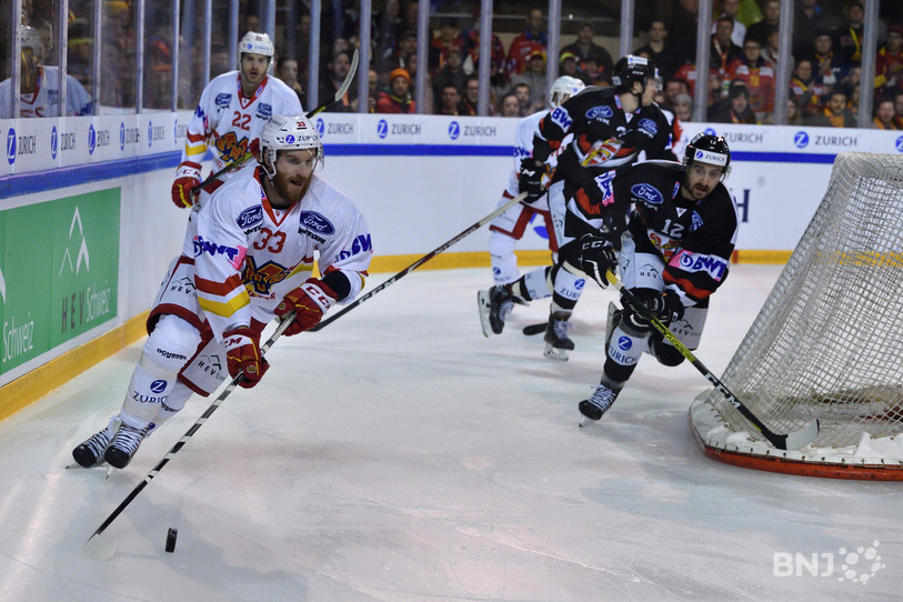 Martin Ulmer et le HC Bienne (ici en demi-finale l'an dernier face à Ajoie) prendront la route du Valais pour lancer leur campagne 2020/2021 (photo : Georges Henz)
