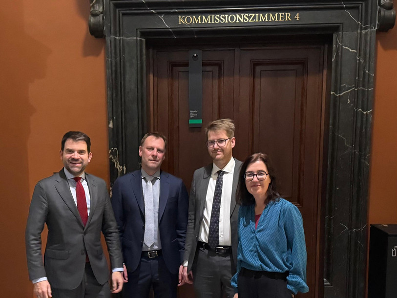 De gauche à droite : Damien Cottier, Fabien Fivaz, Baptiste Hurni et Martine Docourt.