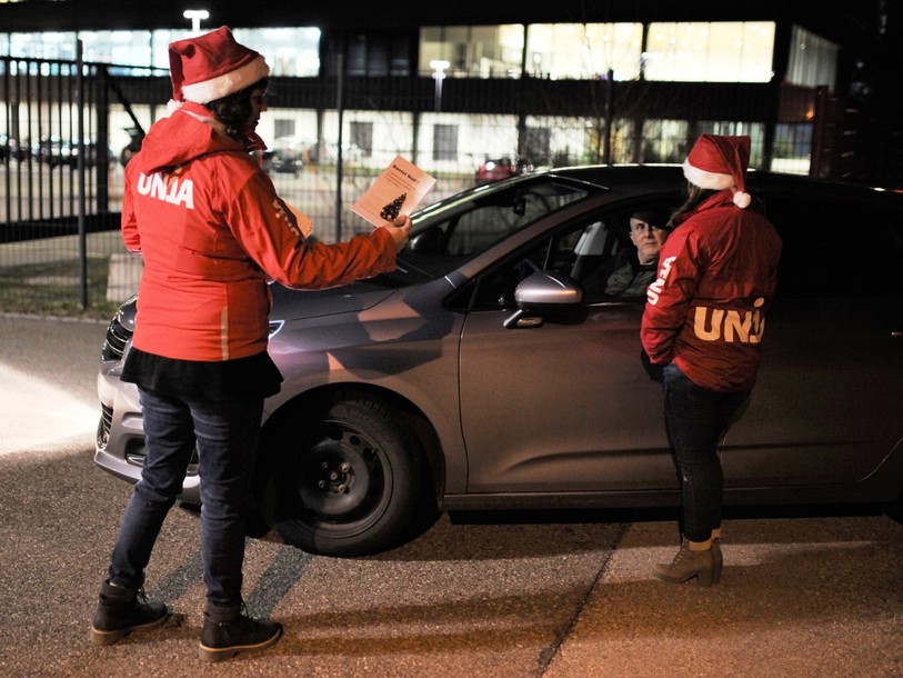 Le syndicat Unia était actif aux Breuleux, devant chez Donzé-Baume, notamment ce mardi.