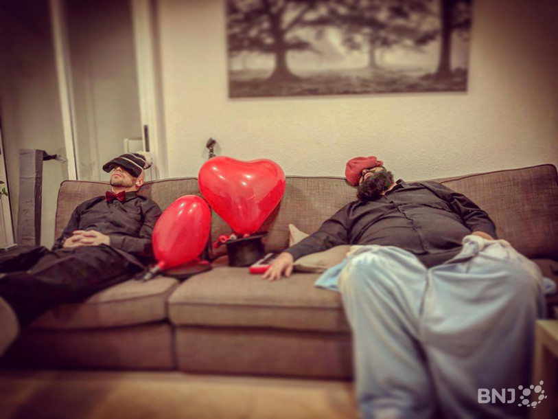 Blake Eduardo et son assistant Boris sont désormais au repos, après un parcours épuisant. (Photo : Blake Eduardo)