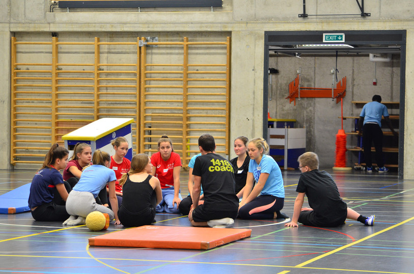 Une cinquantaine de jeunes ont participé au week-end de formation «1418coach» pour apprendre les rudiments de l’encadrement J+S. (Photo LDD)