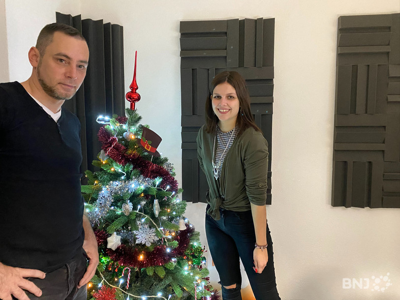 Le sapin a été décoré tout au long de la journée dans les locaux de RJB.
