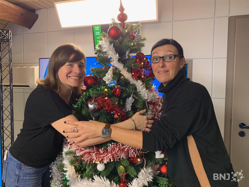 Le sapin a été décoré tout au long de la journée... dans la bonne humeur !