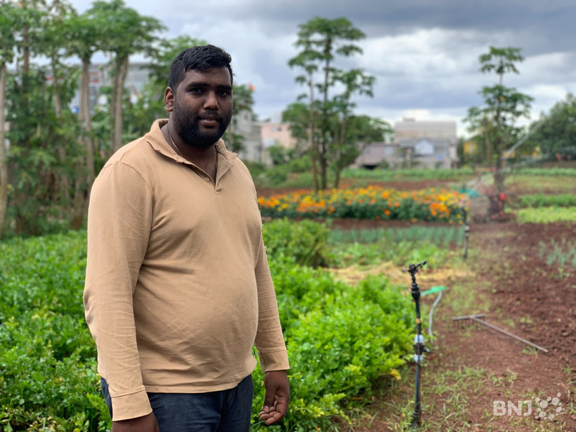 Veerapen Logadassen, agriculteur-maraîcher dans le village de Triolet, vend la plupart de sa production à des hôtels et restaurants et compte donc largement sur le tourisme.