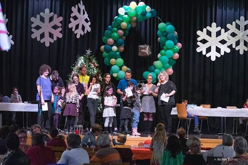 Quasiment toutes les grandes communes du canton offrent un Noël gratuit à la population. (Photo : Noël partage 2018 à Fleurier).
