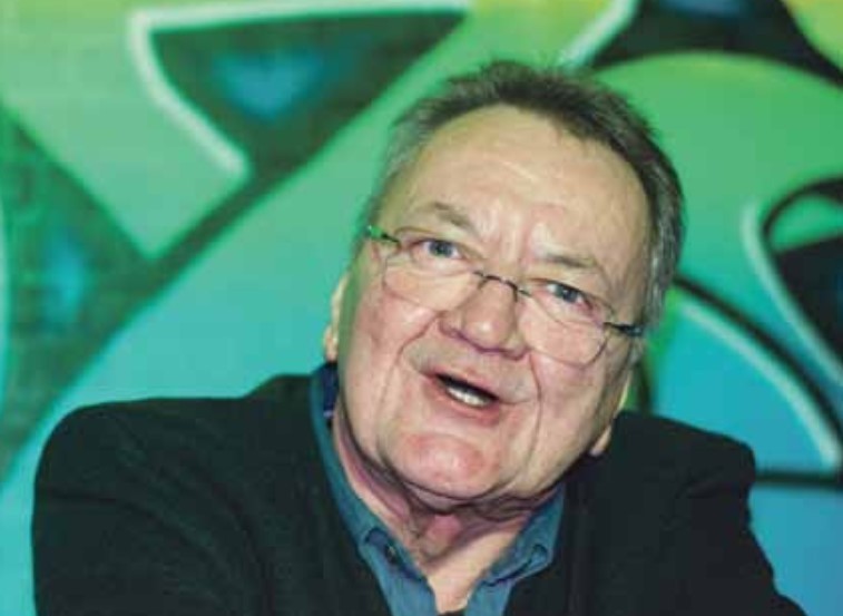 Paul Aellen, de son vrai nom, est le créateur de la revue Saintimania. (Photo : Feuille d'avis du district de Courtelary)