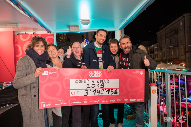 Tania Chytil ,Catherine Baud-Lavigne, Jean-Marc Richard  Jonas Schneiter, Bruno Peki,  Philippe Martin, Sortie du Cube, Coeur à Coeur à la Place du Midi, Sion, 20.12.2019.