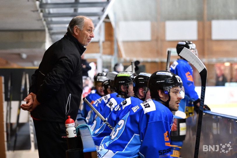 Peter Oppitz et ses joueurs la saison dernière. (photo : Georges Henz).