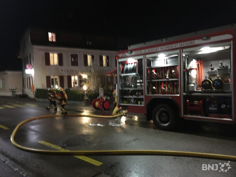 Les pompiers sont intervenus dimanche soir à l'Auberge du Cerf, au centre du village de Develier.