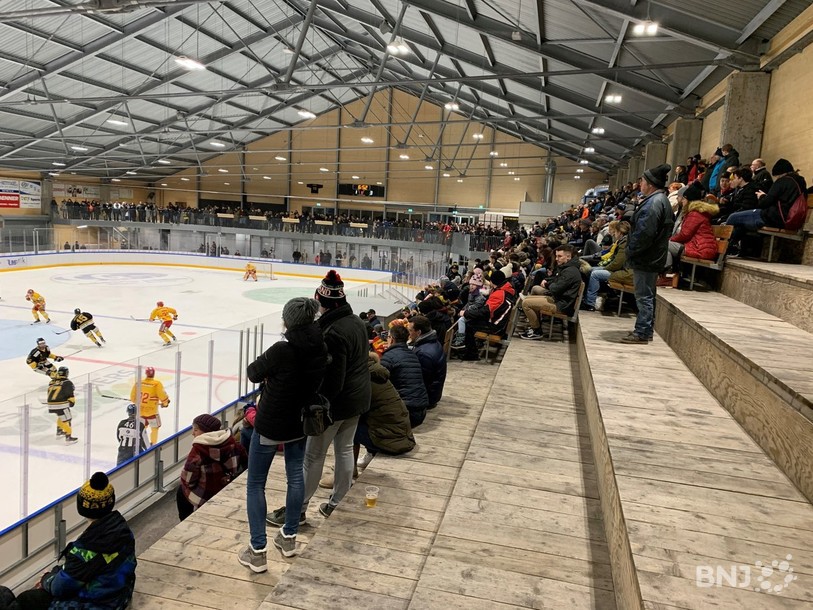 Près de 750 personnes se sont déplacées pour voir ce match. 