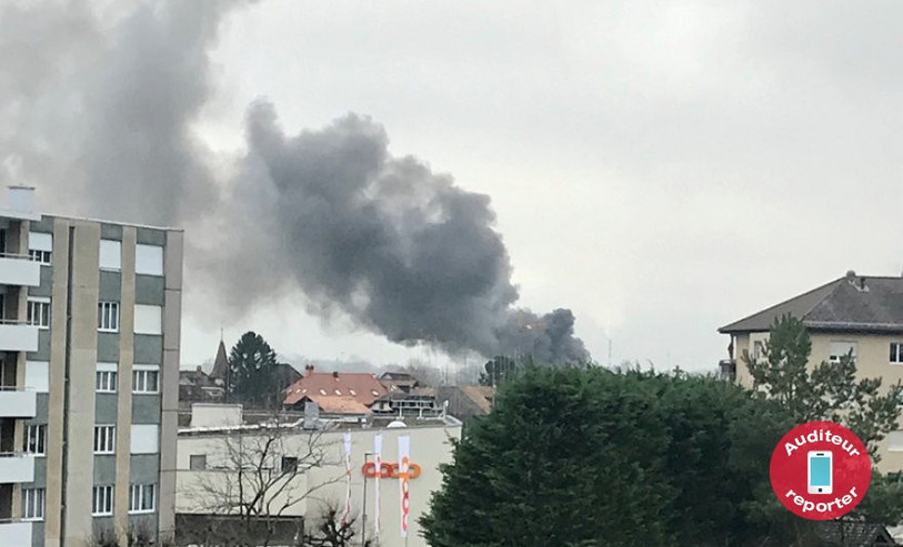 Un important dégagement de fumé est apparu dans l'après-midi au Landeron.
