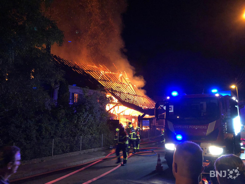 Une ancienne ferme de Vicques avait été très fortement endommagée par un incendie début septembre. (Photo: archives)