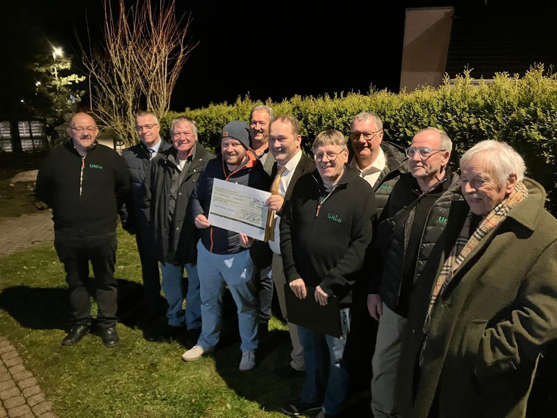 Le chèque de 15'000 francs a été remis ce mercredi soir à Crémines. (Photo : Société philanthropique Union)