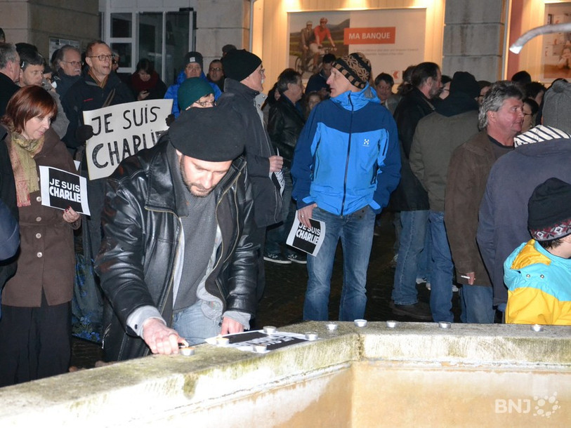 L'attentat de Charlie Hebdo avait donné lieu à des rassemblements partout dans le monde, comme ici à Delémont. (Photo: archives)