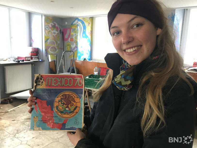 Les murs du Pantin, au no 5 de la rue de La Ronde à La Chaux-de-Fonds recèlent des trésors à l'image de cet album Panini de la Coupe du monde de football en 1970. Responsable du chantier pour l'association Agora, Pauline Bessire précise qu'il ne contient aucune vignette.