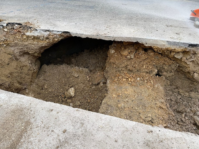 La Route de Vellerat était privée d’eau de jeudi soir à vendredi vers 10h. (Photo : Julien Scherrer)