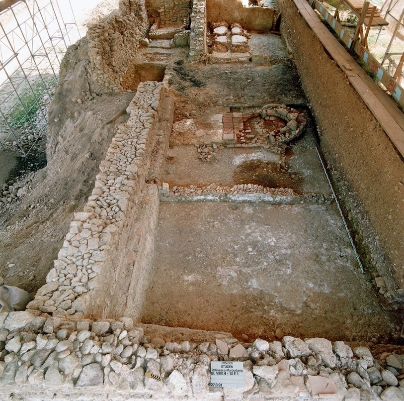 Vue de la maison n°18 durant les fouilles de 1991 au Vorderberg. © Service archéologique du canton de Berne, Kathrin Glauser