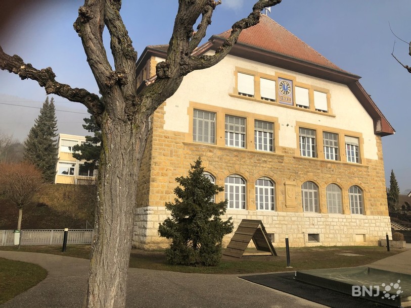 L'avenir de l'ancien collège d'Hauterive se joue le 9 février dans les urnes. Le nouveau collège est aussi voué à la destruction avant reconstruction d'un bâtiment.