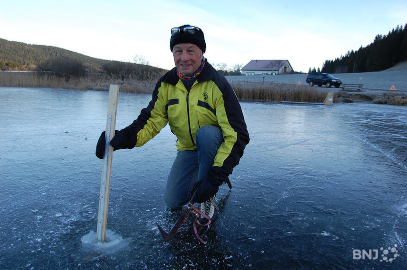 Le spécialiste Jean-Pierre Schneider met les patineurs en garde. La glace est praticable, mais pas partout sur le lac. (Photo: archives).