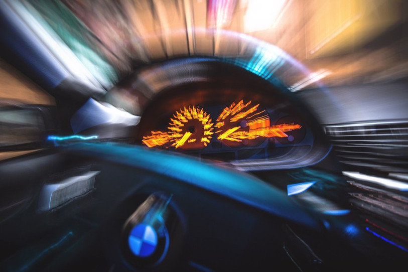 Le chauffard a été mesuré à 143km/h sur la route principale à la Chaux-d'Abel en direction des Breuleux. (Photo : libre de droit).
