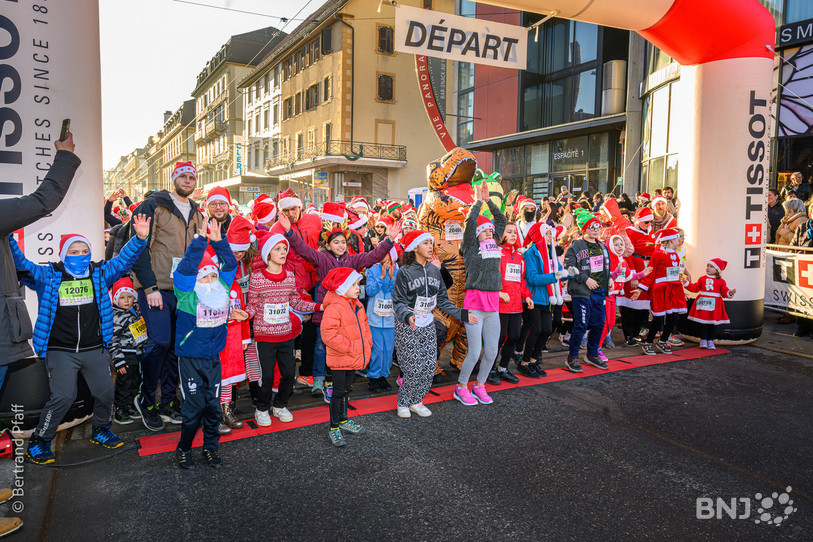 La course des enfants a aussi rassemblé la foule. 