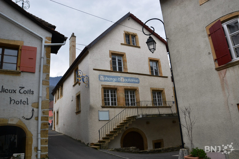 Le bâtiment, situé au coeur du village d'Hauterive, fera l'objet de rénovations.