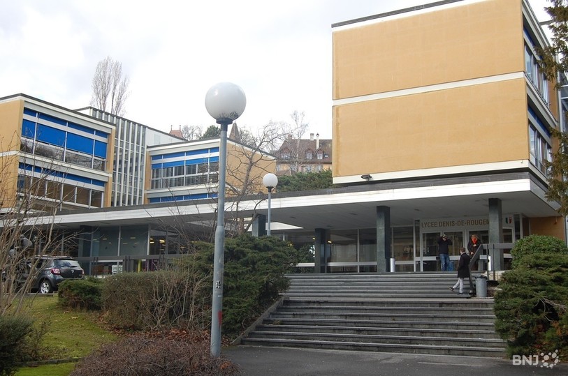 Le bâtiment du lycée Denis-de-Rougemont a besoin d'un coup de jeune (photo d'archives).