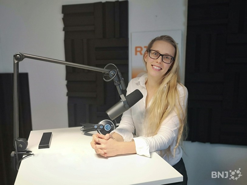 Natacha Mengoli dans les studios de RJB.