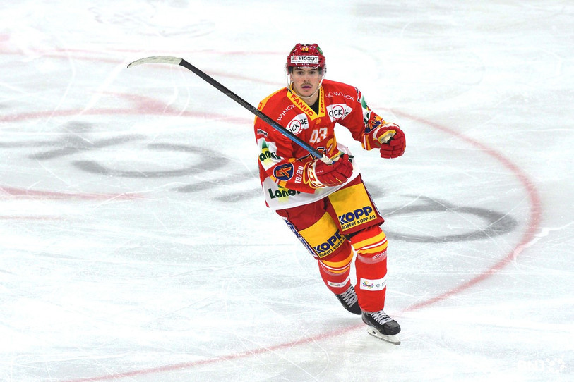 Valentin Nussbaumer a offert sur le fil la victoire au HC Bienne (archive Georges Henz).