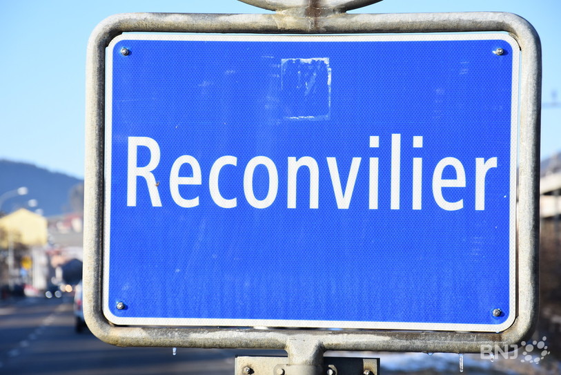 Depuis lundi, les personnes qui présentent des symptômes du coronavirus
peuvent se faire tester gratuitement à la Salle des fêtes de Reconvilier. (Photo: archives)