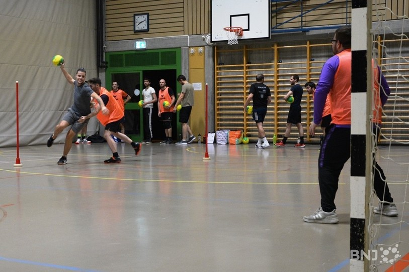 Le Handball Jura Club en plein entraînement.
