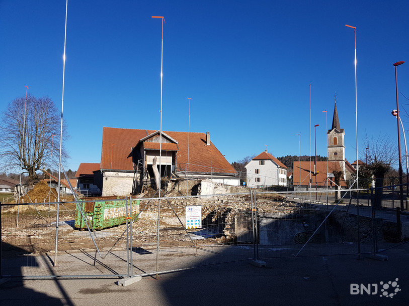 Un nouveau restaurant, huit appartements ainsi qu'un parking souterrain devraient remplacer l'ancien « La Chevauchée ».