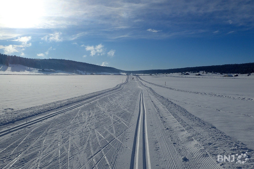 Le bus des neiges reprend du service cet hiver au Val-de-Travers. (Photo : Goût & Région)