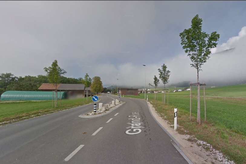 L'accident s'est produit à l'entrée du village de Cortébert. (Photo : Google maps)