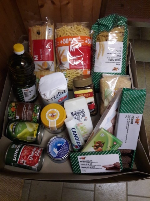 La photo choisie par Marlyse Aschwanden : un carton de l'association. Celui-ci contient des biens de première nécessité. Ce sont les bénévoles qui font les courses.