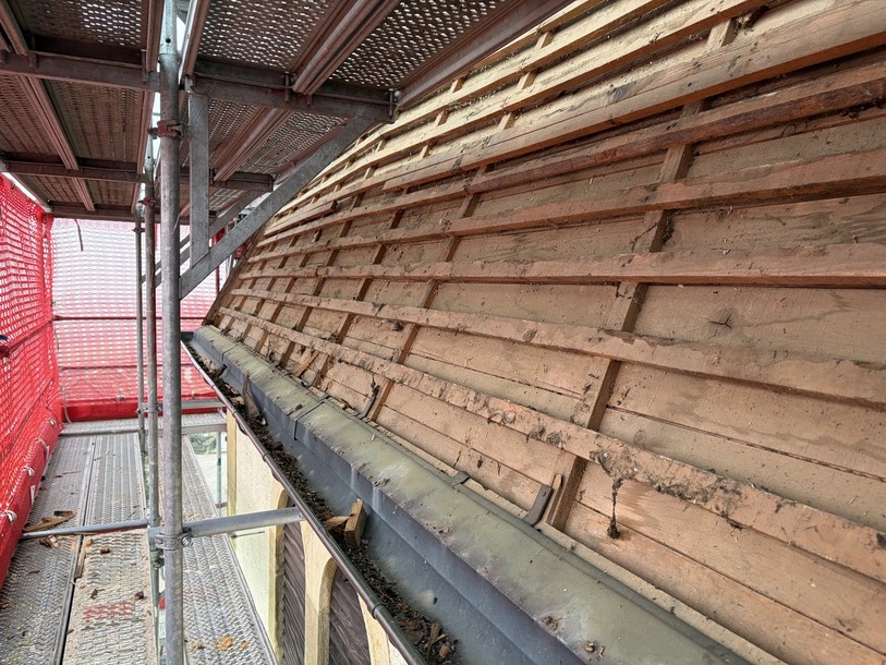 Le toit du clocher sera bientôt étanche.