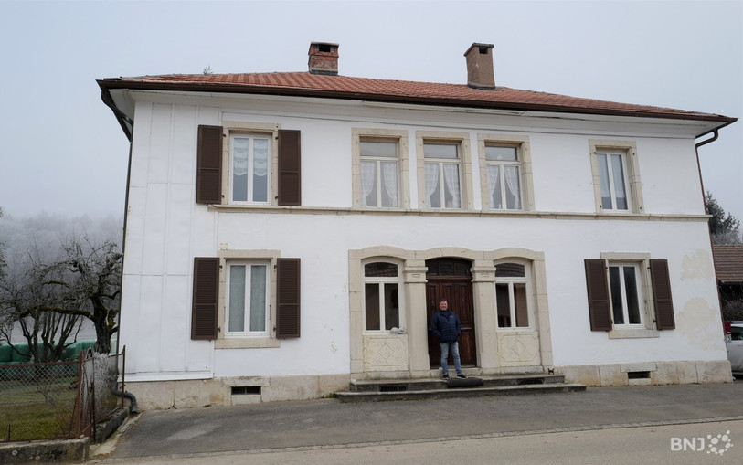 Michel Baconat nous a raconté l'histoire de cette maison à l'histoire particulière à la sortie de Damvant.