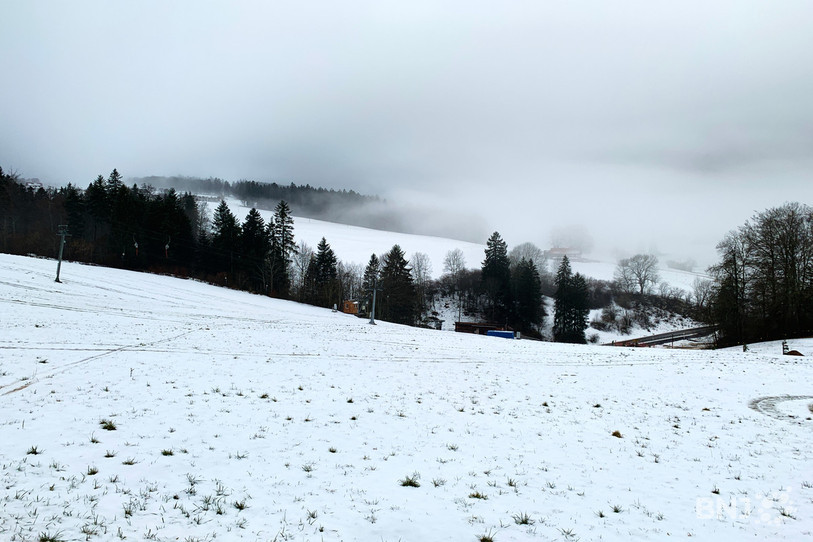 C'est un léger manteau blanc qui recouvre les pistes du Crêt-du-Puy pour le 50e anniversaire de son téléski.