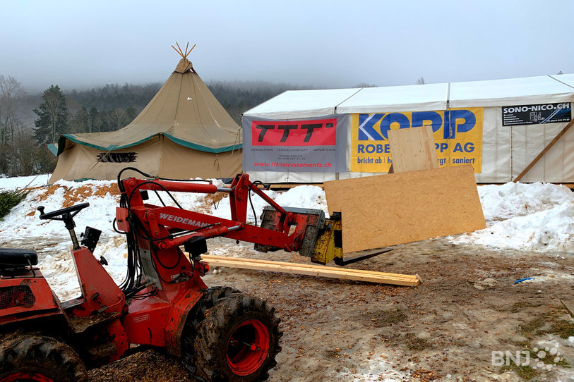Un tipi a été installé à côté de la buvette.