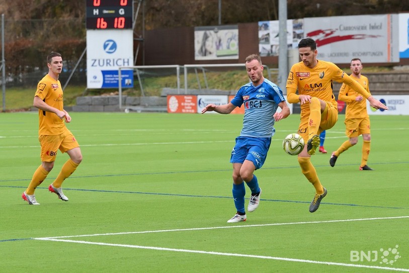 Le FC Bassecourt d'Hervé Chappuis (en bleu) et les SR Delémont de Nicolas Enderlin ne se croiseront plus avant la saison prochaine (photo : Georges Henz).
