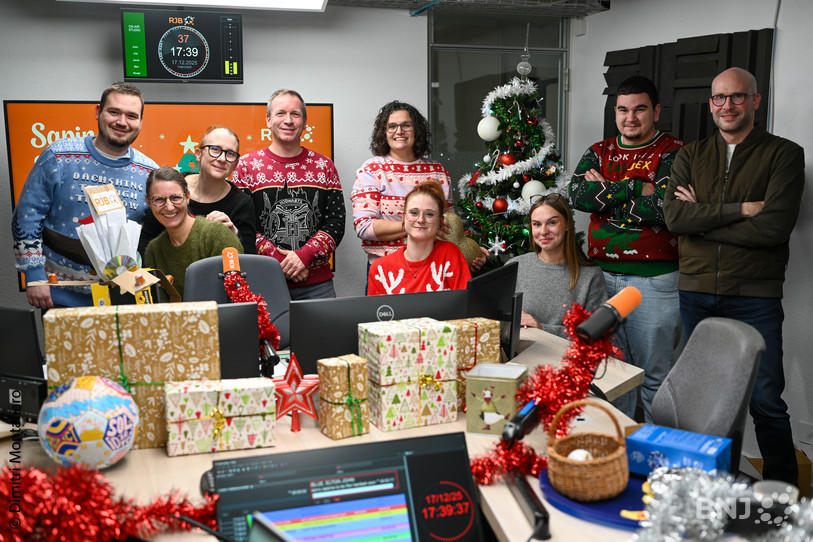 Le sapin était décoré à la hauteur de la générosité des auditeurs.